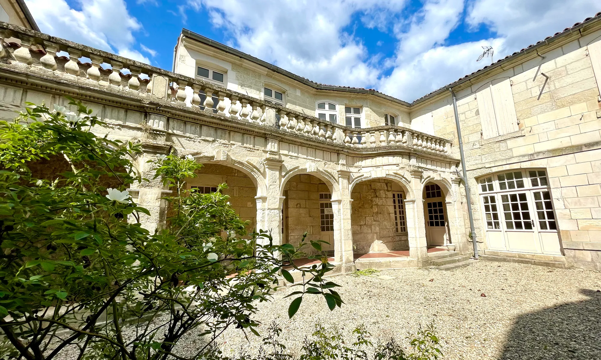 : 16, Rue Saint-michel