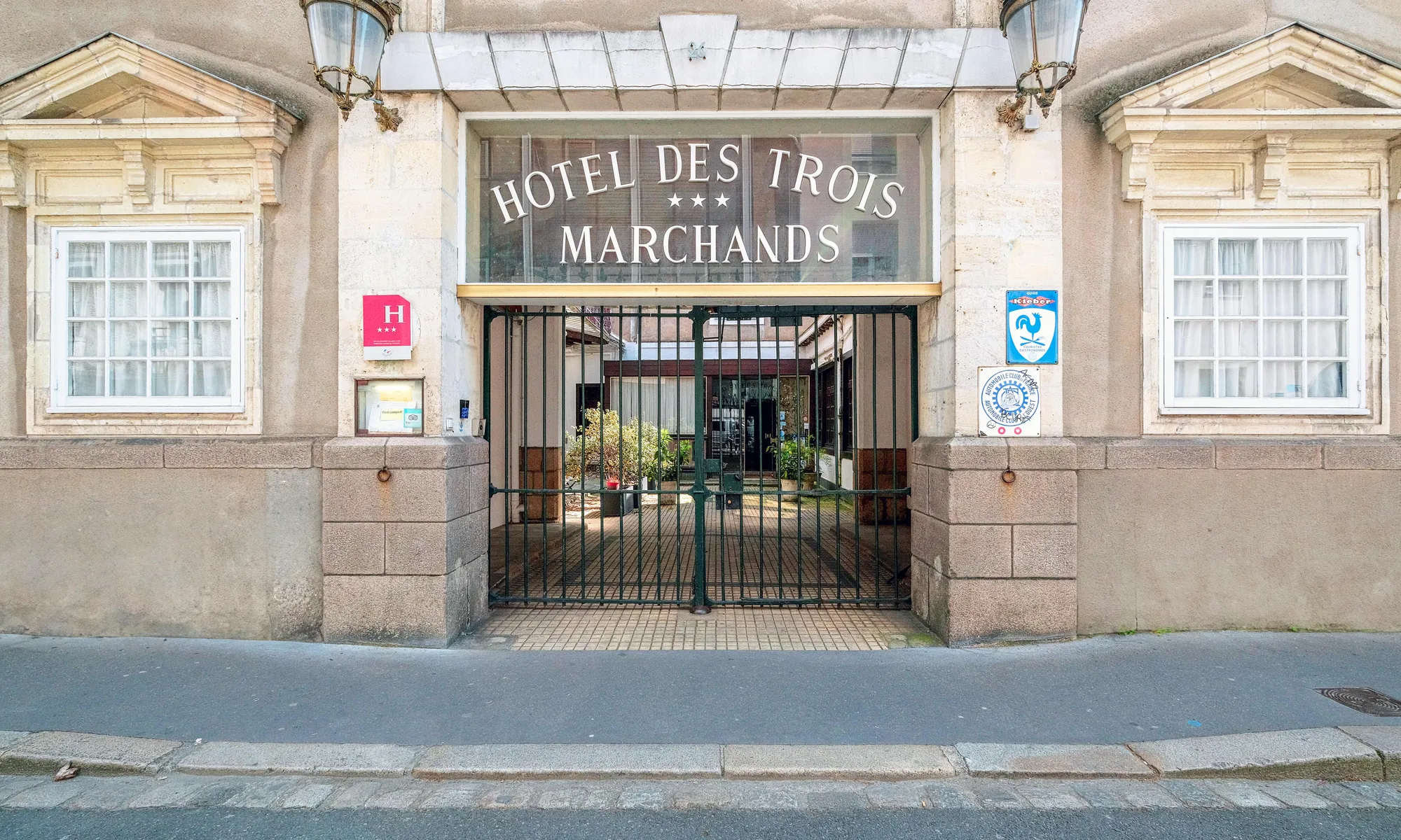 : Hôtel Des Trois Marchands Gc
